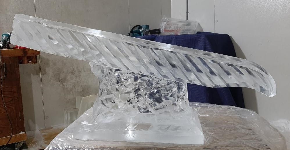 Decorative ice bench with engraved details