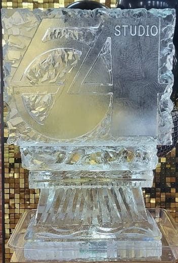 Bird engraved decorative ice sculpture