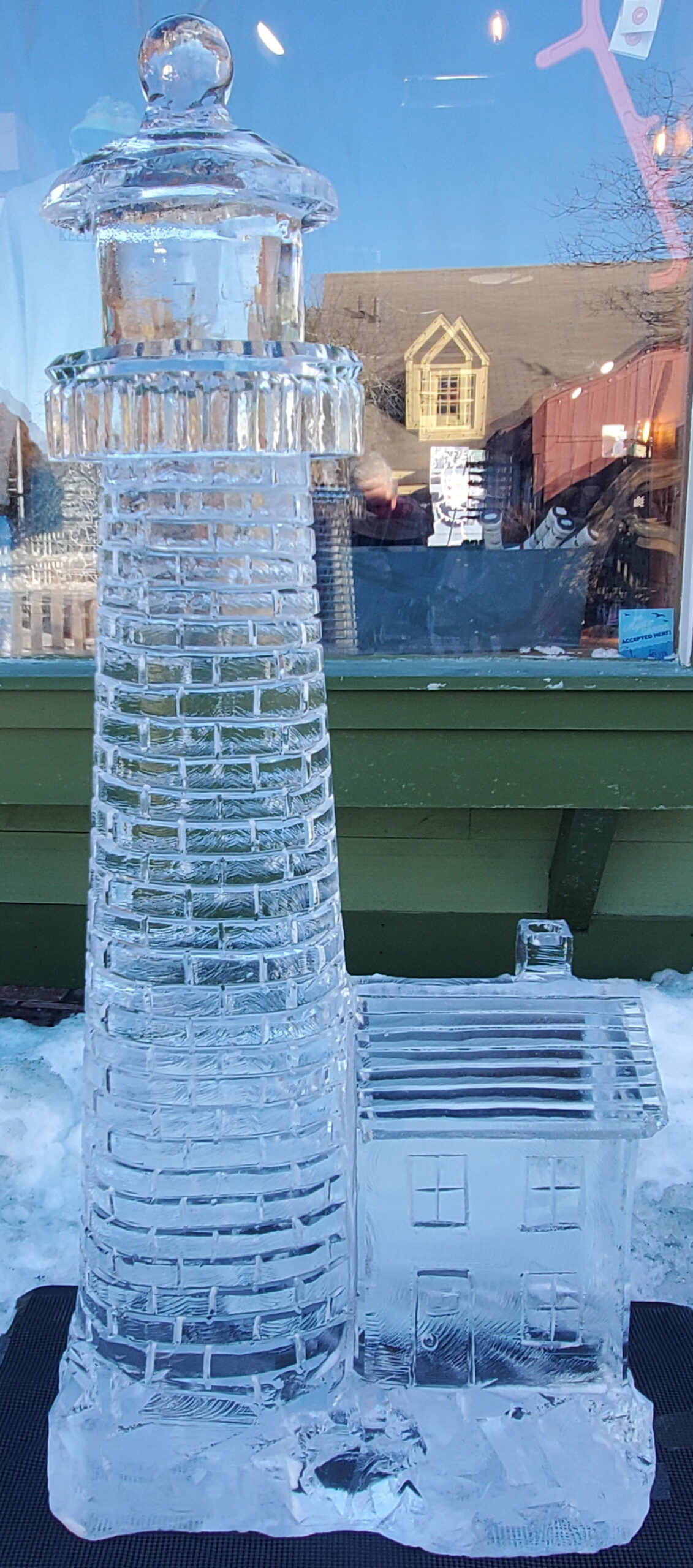 Decorative ice pillar sculpture
