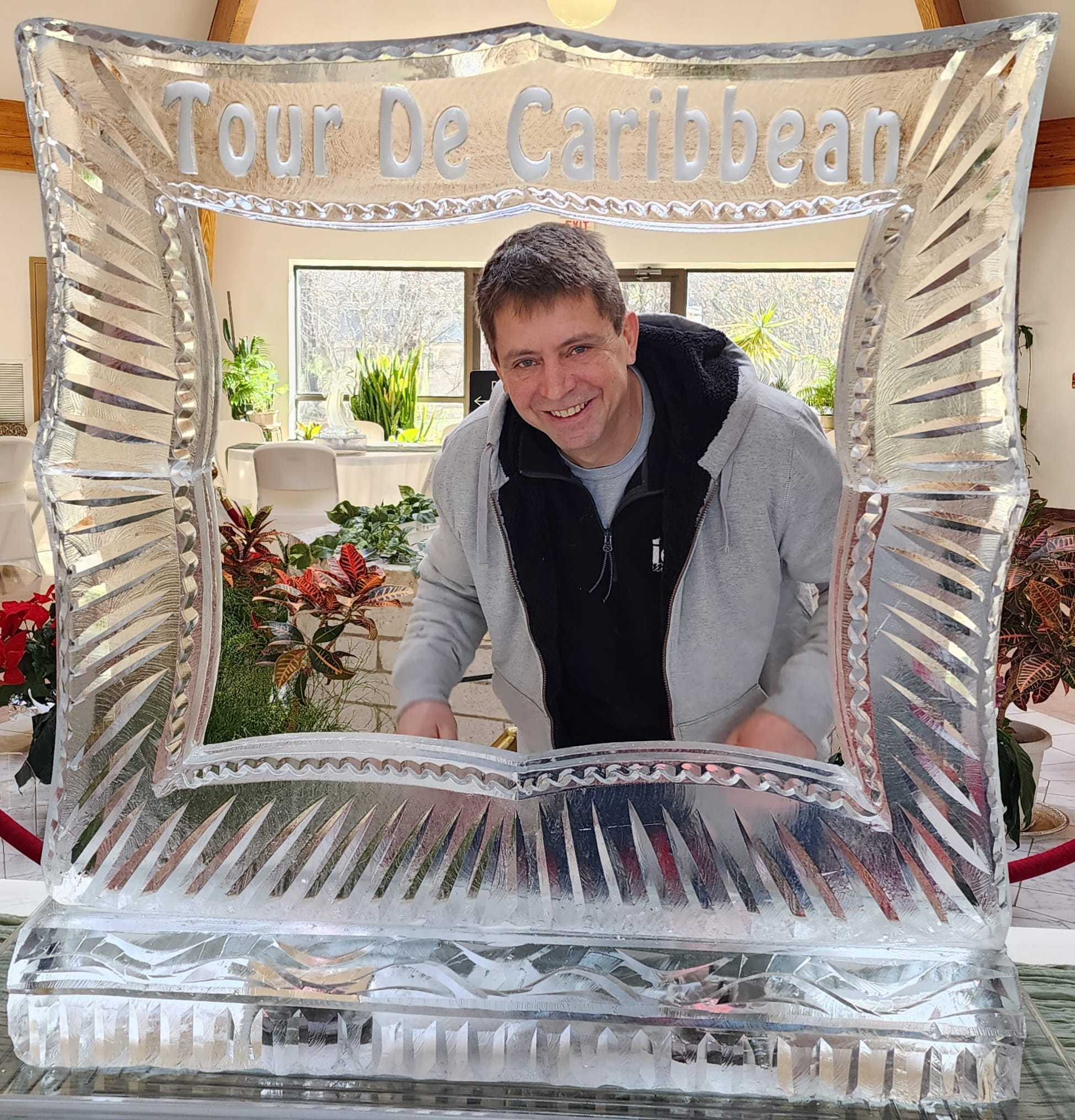 Tour de Caribbean engraved ice sculpture
