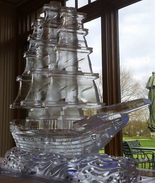 Unique heart-shaped wings clear ice carving for events