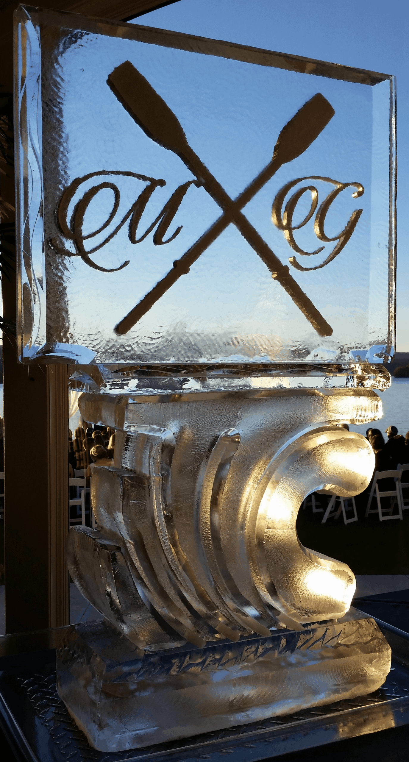 Crossed golf clubs personalized ice sculpture