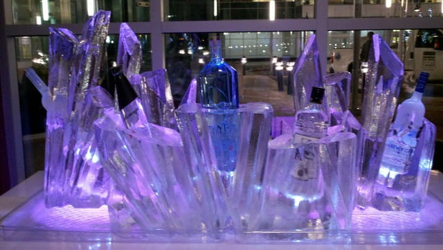 Ice bar with bottle display